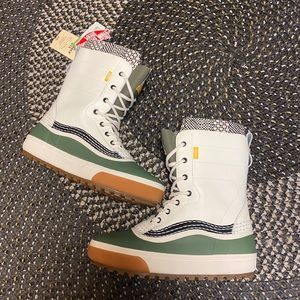⭐️NWT⭐️ VANS STANDARD MTE SNOW BOOT